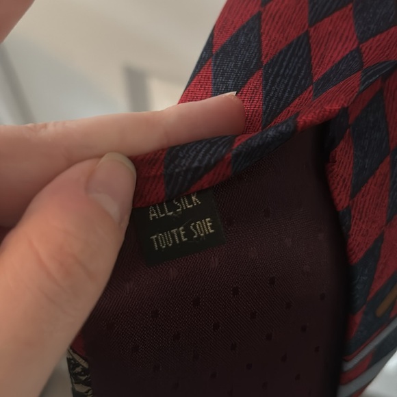 3/10$🌹🌹🌹GANT Pure Silk Men’s Tie Diamonds Golf Club Design Red Navy Blue - Picture 4 of 6